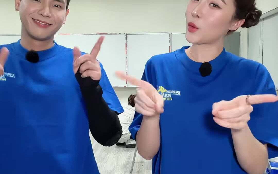 Quân A.P và Lê Khanh diễn cảnh đám cưới trong tập 14 Running Man Vietnam