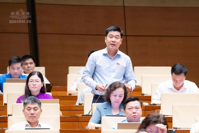 Quốc hội bàn Luật Kinh doanh bất động sản: đề nghị chặn mua bán suất hợp đồng nhà hình thành trong tương lai