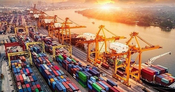 Xuất nhập khẩu Việt Nam lần đầu vượt 1.000 tỷ USD sau 10 tháng, tháng 10 xuất siêu 6,8 tỷ USD