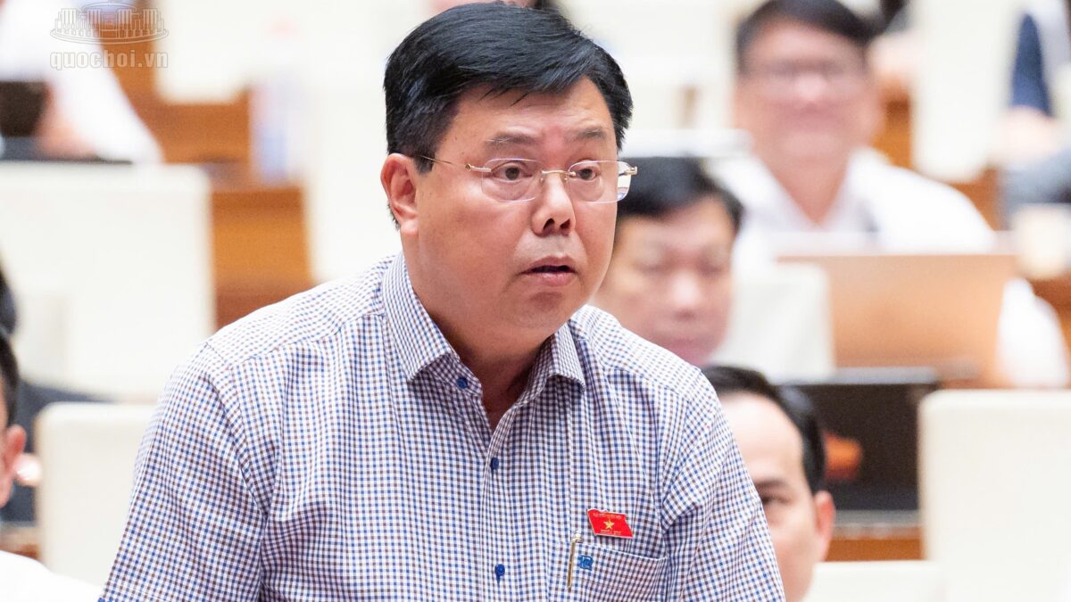 Bộ trưởng Nội vụ Nguyễn Tiến Hải giải trình tại Quốc hội về tiền lương và biên chế