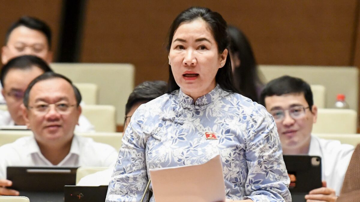 Bộ trưởng Nội vụ Nguyễn Tiến Hải giải trình tại Quốc hội về tiền lương và biên chế