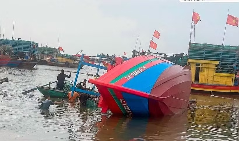 Tàu cá HP 90880TS chìm sau va chạm tàu hàng Liberia gần đảo Long Châu, 1 thuyền viên tử vong