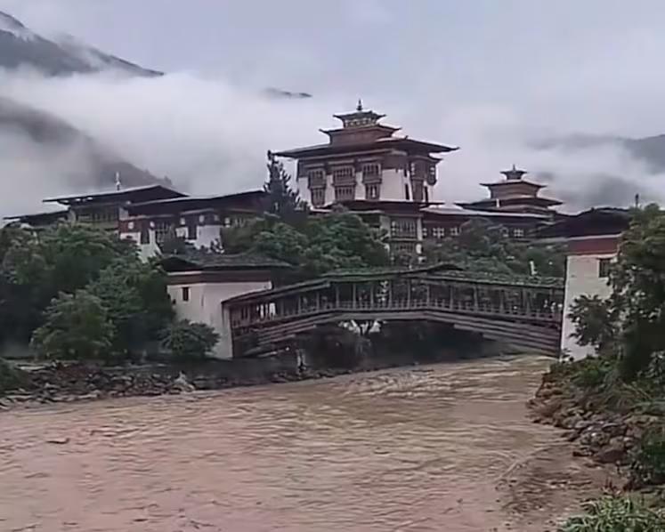 Vỡ hồ băng ở Gasa, Bhutan: lũ quét cuốn trôi khu suối nước nóng nổi tiếng