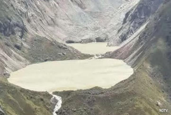 Vỡ hồ băng ở Gasa, Bhutan: lũ quét cuốn trôi khu suối nước nóng nổi tiếng