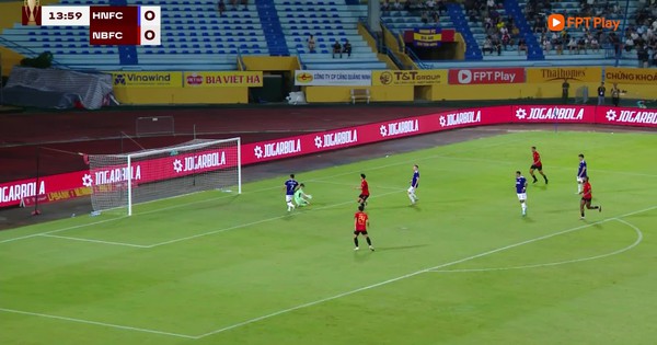 CLB Hà Nội ngược dòng thắng Ninh Bình 2-1 nhờ siêu phẩm phút bù giờ tại Hàng Đẫy