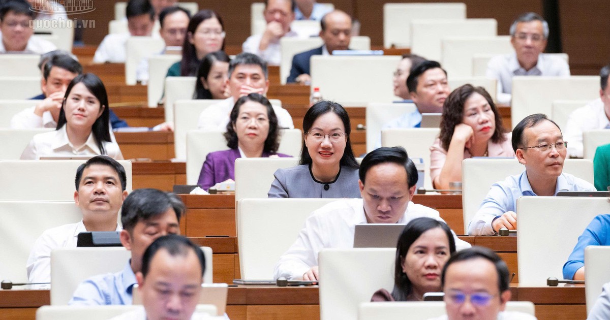 Quốc hội khóa XVI bàn kinh tế – xã hội, ngân sách và đầu tư công trong phiên sáng 31/10