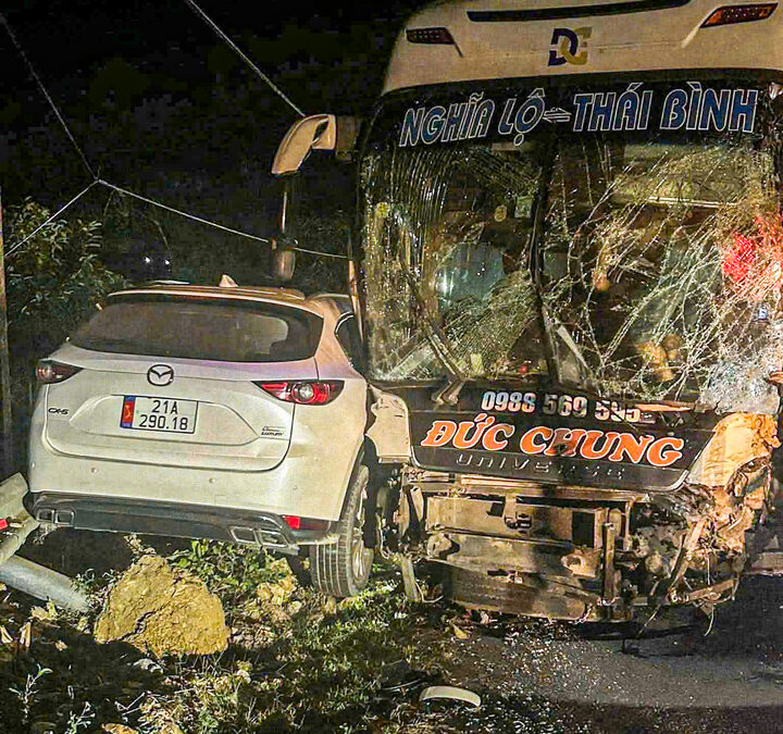 Lào Cai: xe khách giường nằm đâm trực diện ô tô con trên Quốc lộ 32, 2 người bị thương