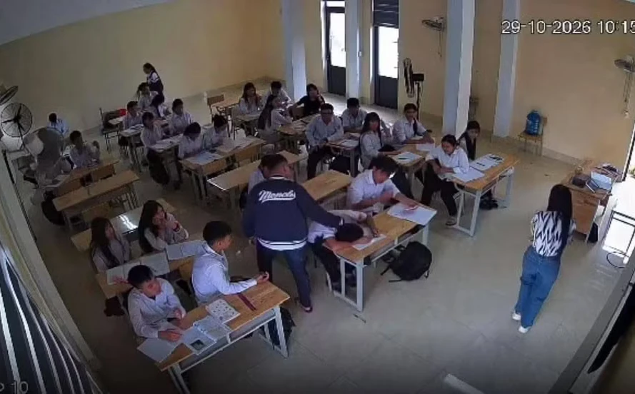 Hà Tĩnh: nam sinh lớp 10 bị bạn cùng lớp đánh thủng màng nhĩ ngay trong giờ Toán