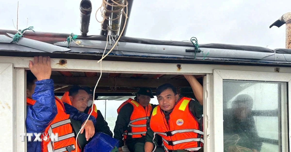 Hà Tĩnh: Đưa thi thể ngư dân N.V.T vào bờ sau 4 ngày tìm kiếm ở biển Thiên Cầm