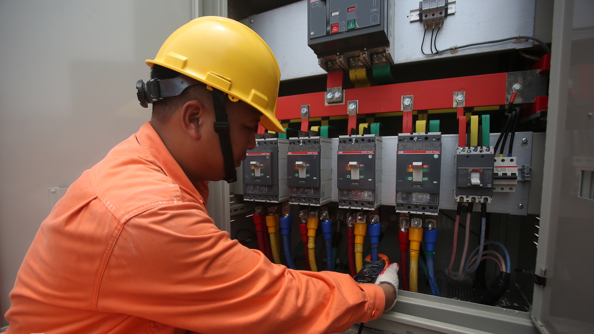 Giá bán lẻ điện bình quân giảm 2% từ 1/11, xuống 2.159,9037 đồng/kWh