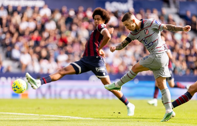 Atletico Madrid thắng Levante 2-0, tạm vượt Barcelona chiếm ngôi đầu La Liga