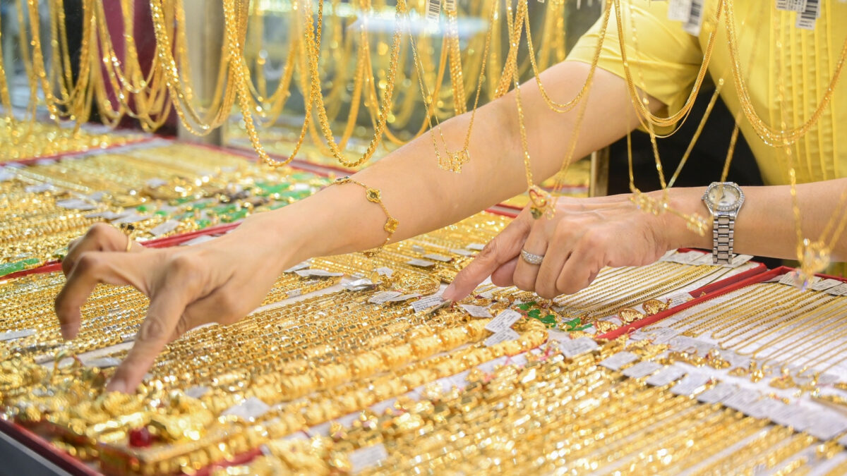 Giá vàng ngày 31/10/2026 lao dốc 2,4 triệu đồng/lượng, SJC còn 139 triệu đồng/lượng bán ra