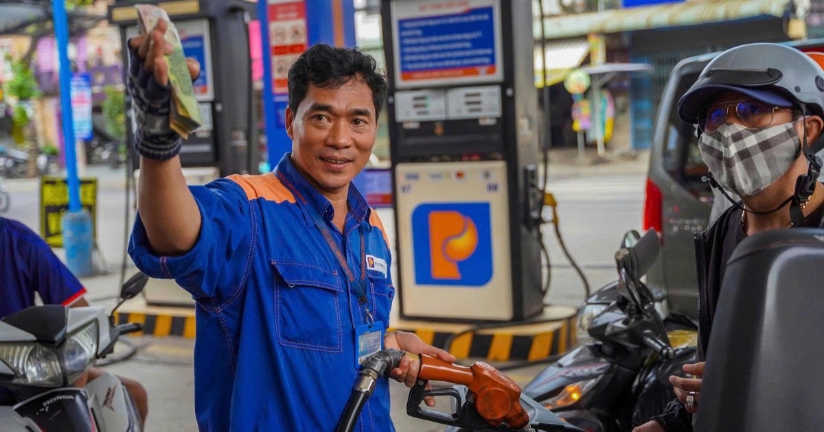 Giá xăng giảm gần 2.000 đồng/lít từ 0h ngày 1/11 khi thuế tiêu thụ đặc biệt về 0%