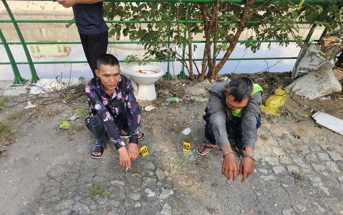 Hà Nội: Bắt giữ hai người đàn ông nhiều tiền án vì cướp giật điện thoại của bé gái