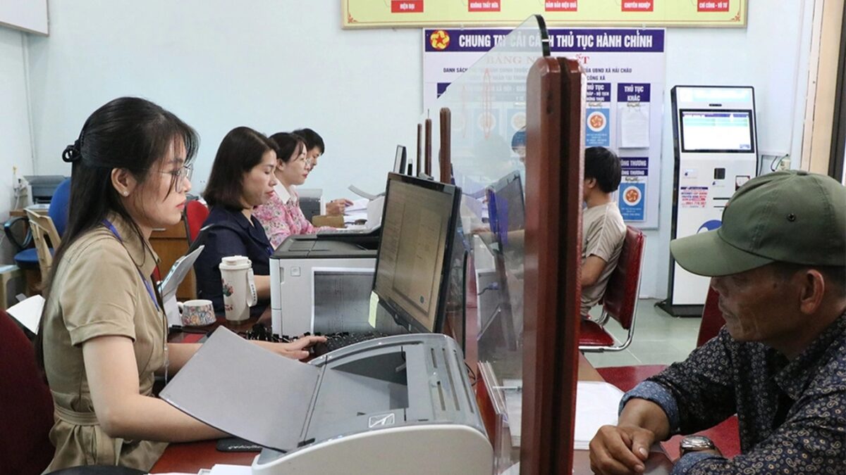 Bộ Nội vụ đề nghị báo cáo gấp tiền lương, thu nhập của viên chức trước ngày 2/11