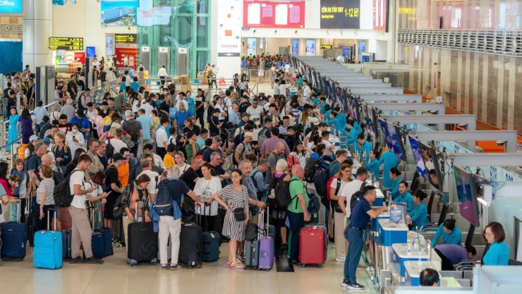近22万人今天涌向内排和新山一机场