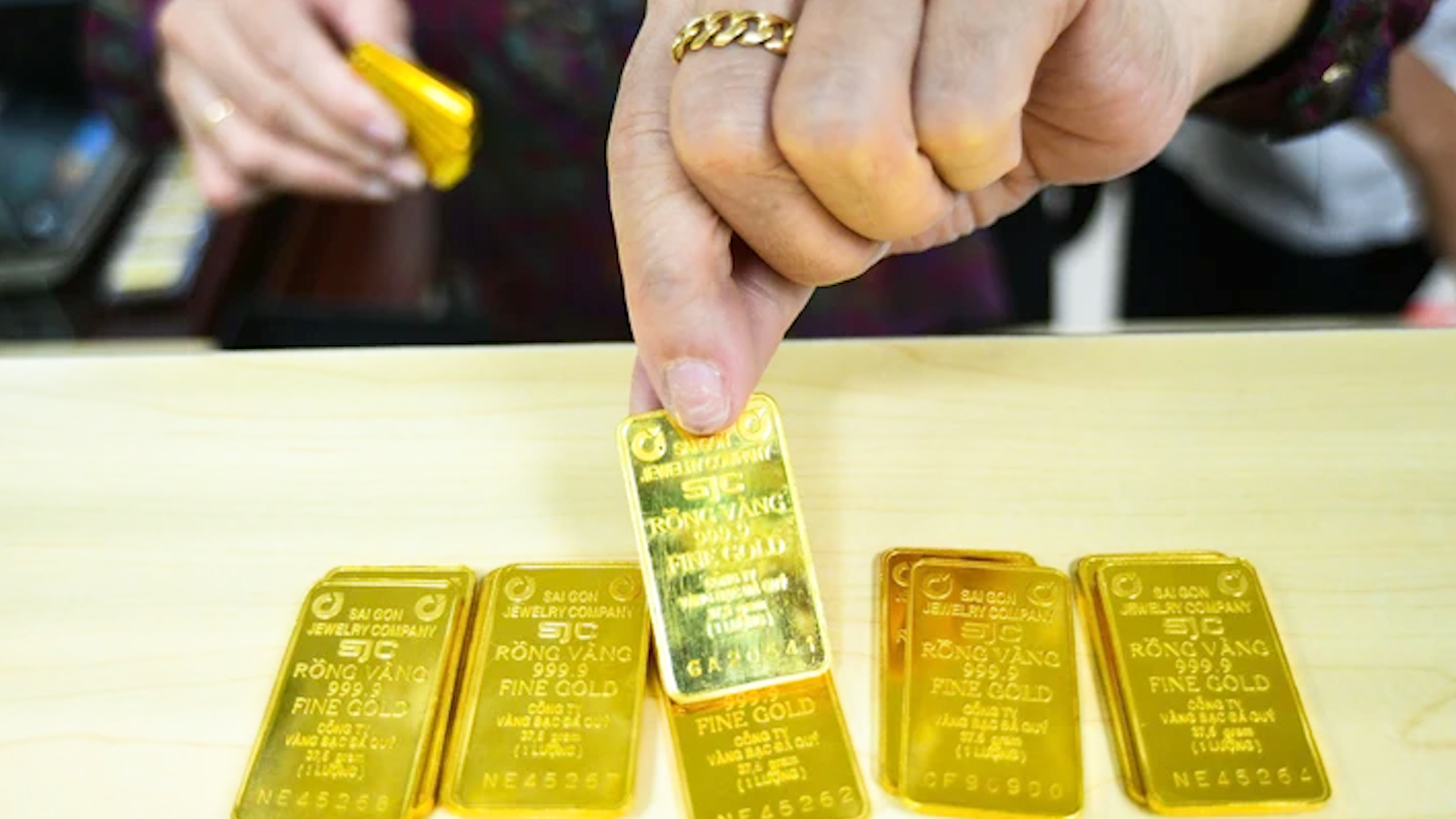 5月10日早间新闻：外资净卖出超过13.228万亿越南盾的证券