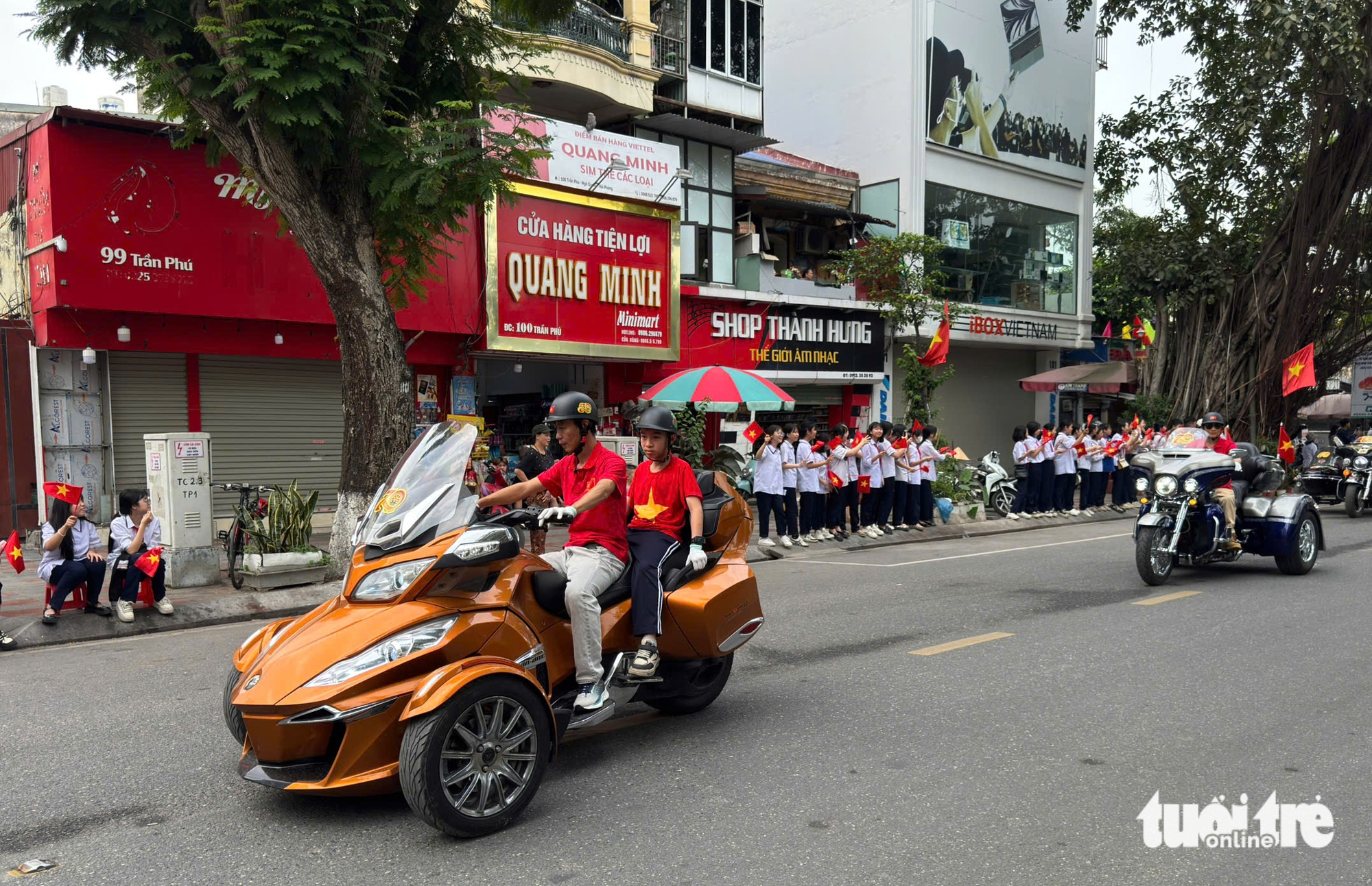 巨型摩托车队，价值高达35亿越南盾的车辆参加海防解放70周年游行