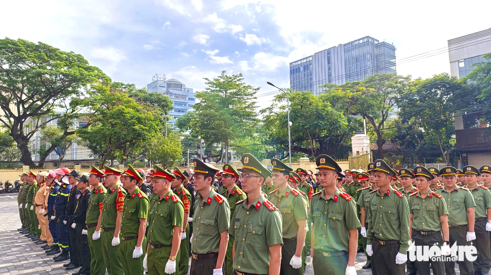 岘港同步设卡检查，预防街头犯罪