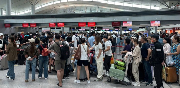 近22万人今天涌向内排和新山一机场