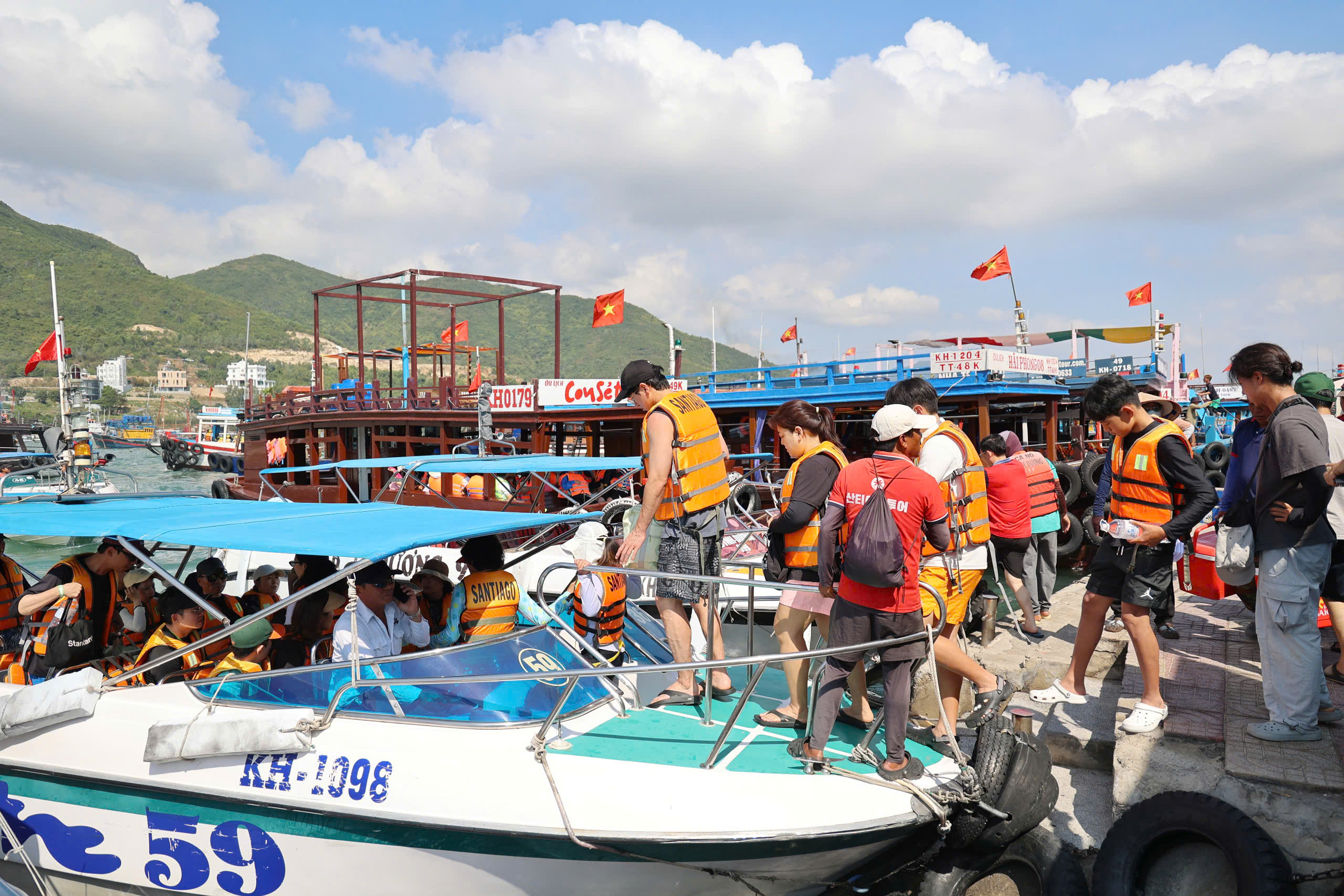 芽庄海岛旅游吸引大量游客