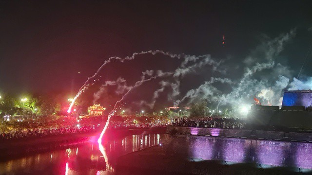 大炮烟花让观众“跑掉鞋子”的原因