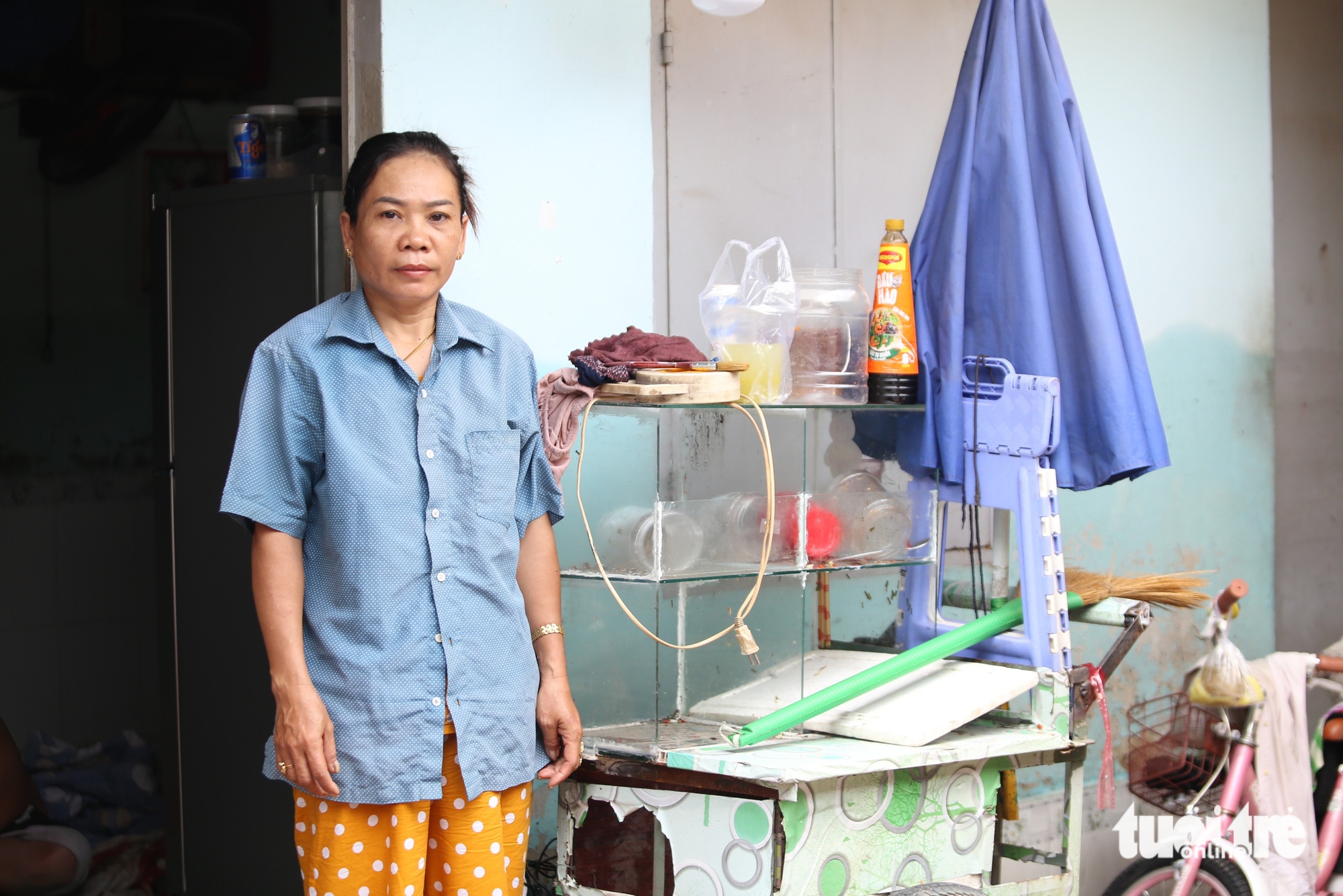 Thủ Đức租屋区居民在淹没半间房屋的大雨后艰难恢复