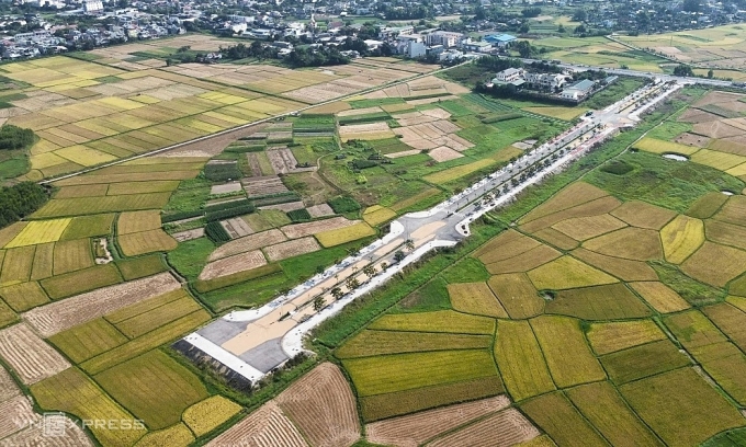 建成两年的路只用来晒谷