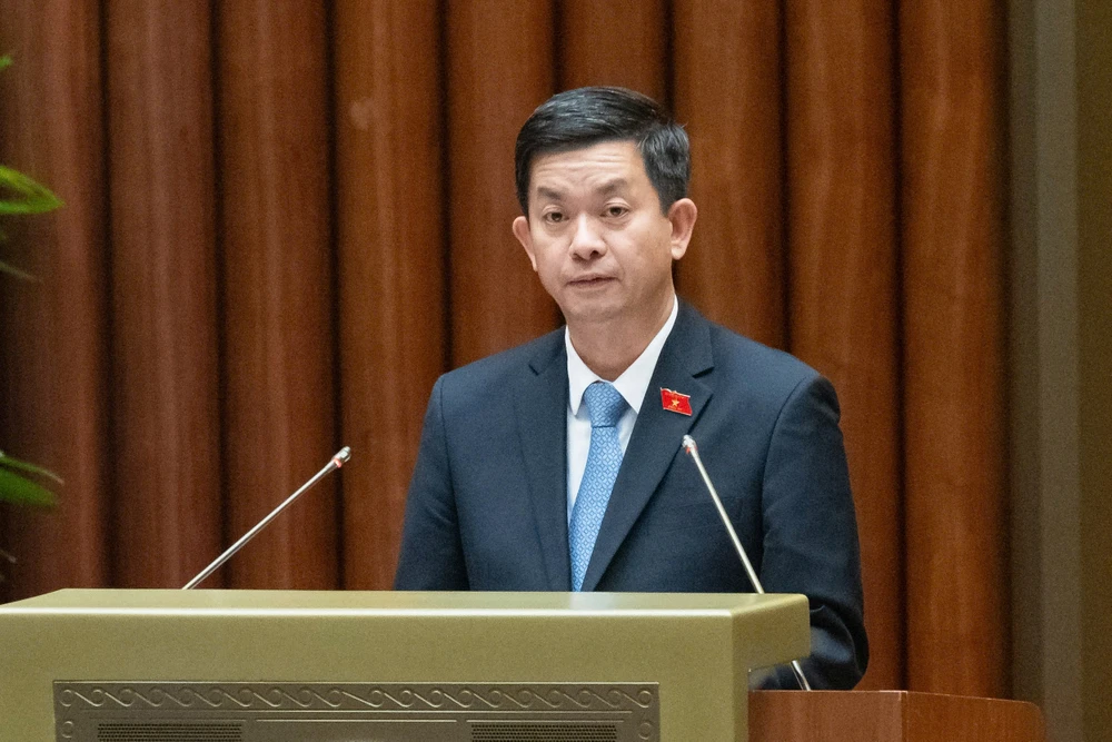 通过2013年宪法修正决议，集中内容划分行政单位
