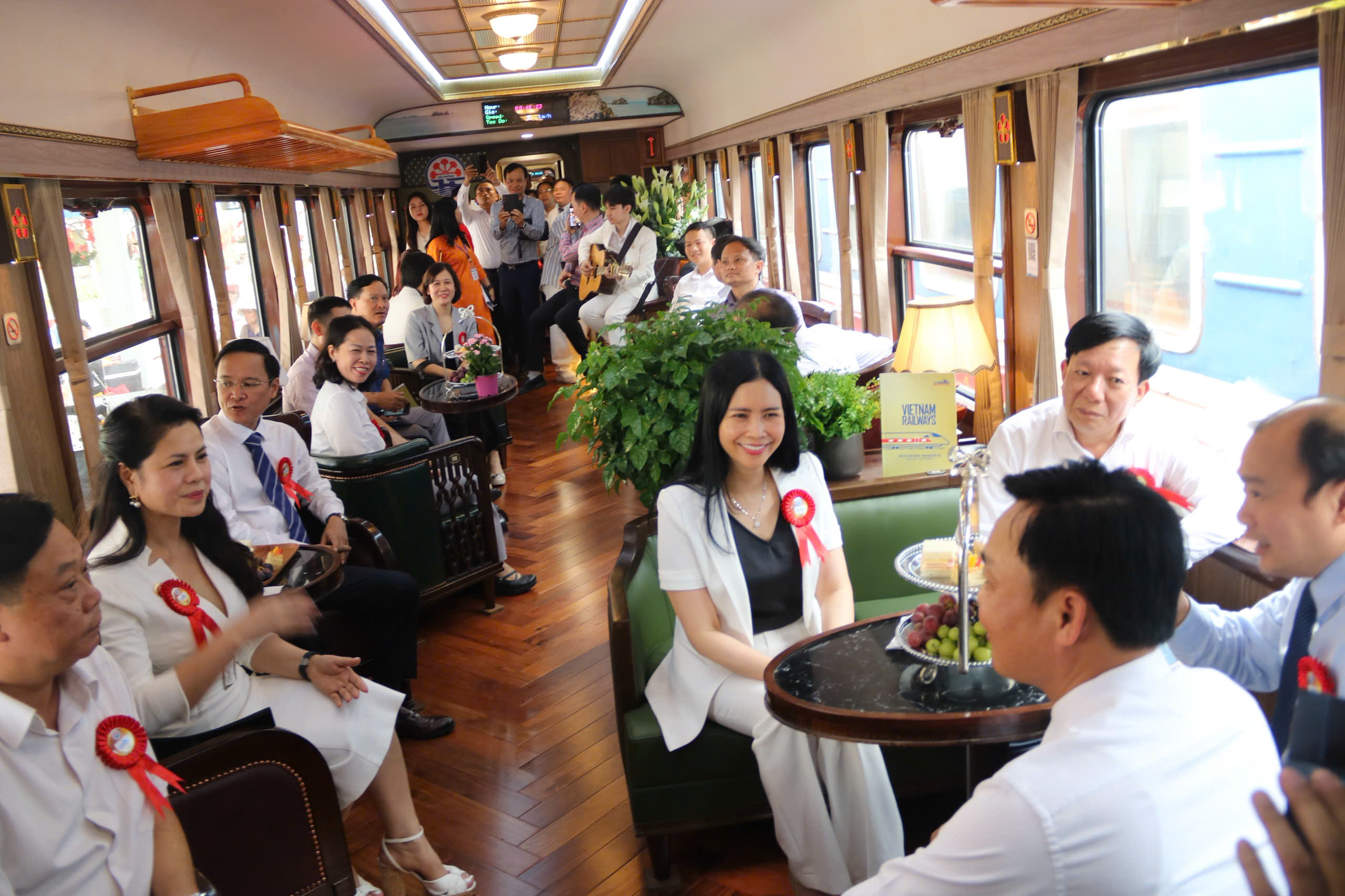 新增豪华旅程带客人到海防