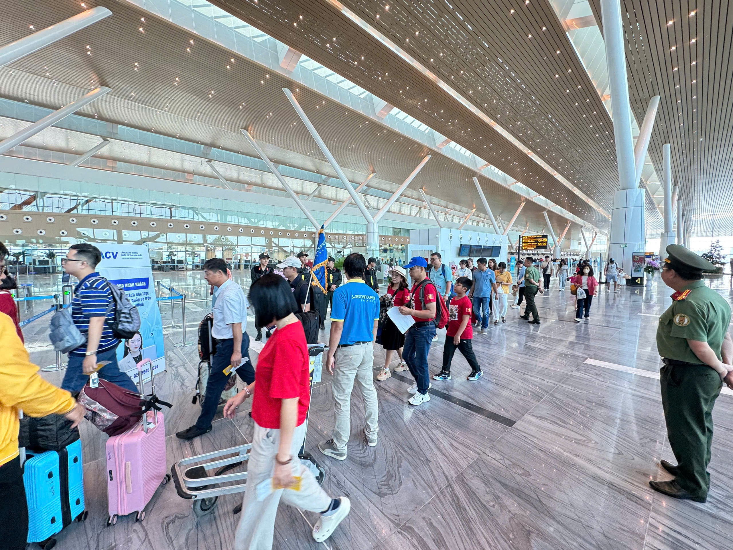 航空在4月30日假期'大获全胜'，近210万旅客