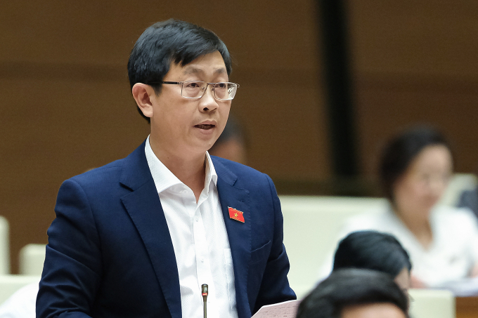 “许多行业超越，留下教师工资不足以维持生计”