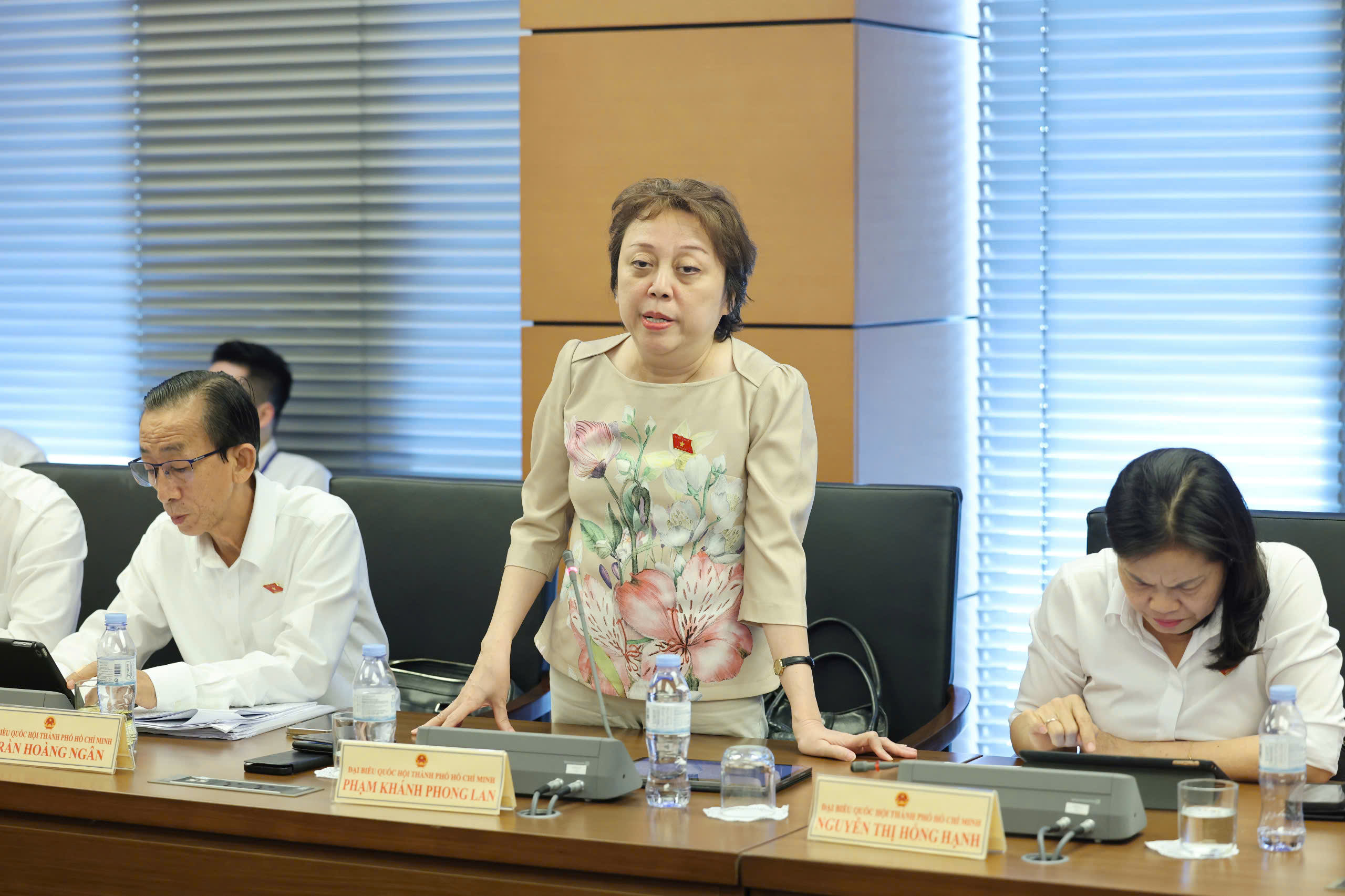 代表范庆芳兰：刚说要检查，每家店都报告没有猪肠了