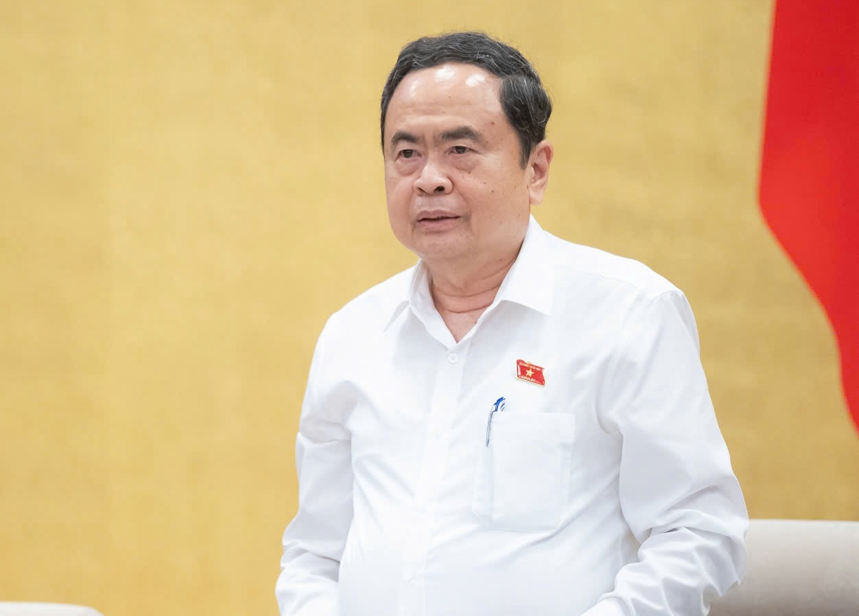 国会常务委员会审议刑法修正案，投资胡志明市环城4路项目