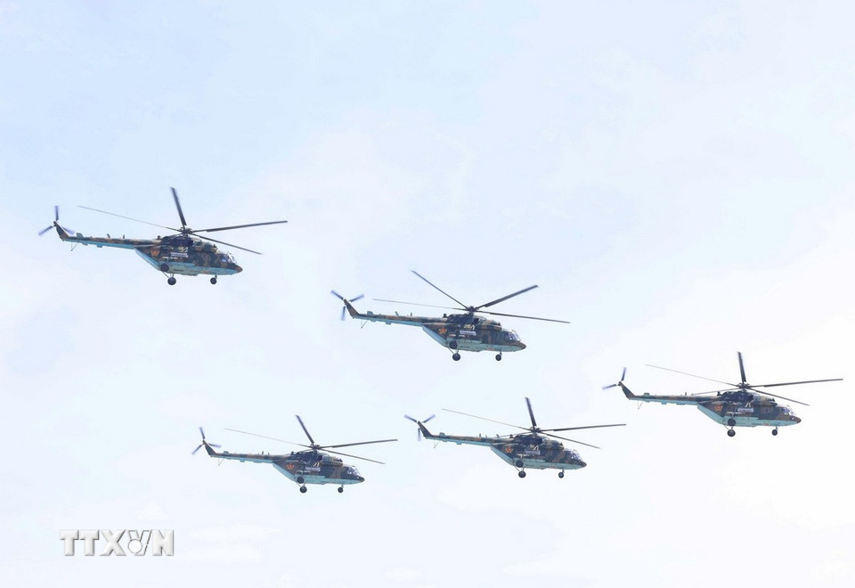 总书记苏林参加哈萨克斯坦胜利日阅兵仪式