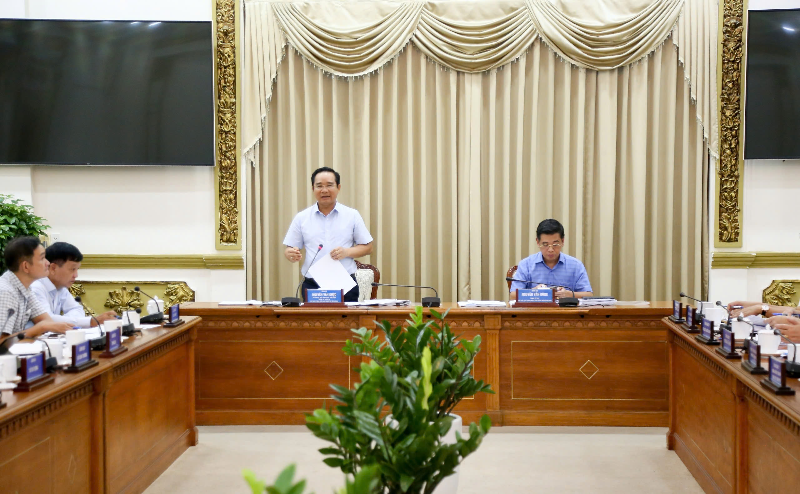 主席阮文德：‘将胡志明市国有企业的重组方案打造成集团’