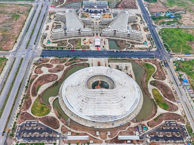海防市为重点项目举行揭牌和开工仪式