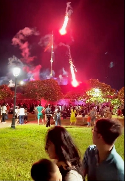 顺化继续研究在旗台发射神枪，此前有游客被‘误射’