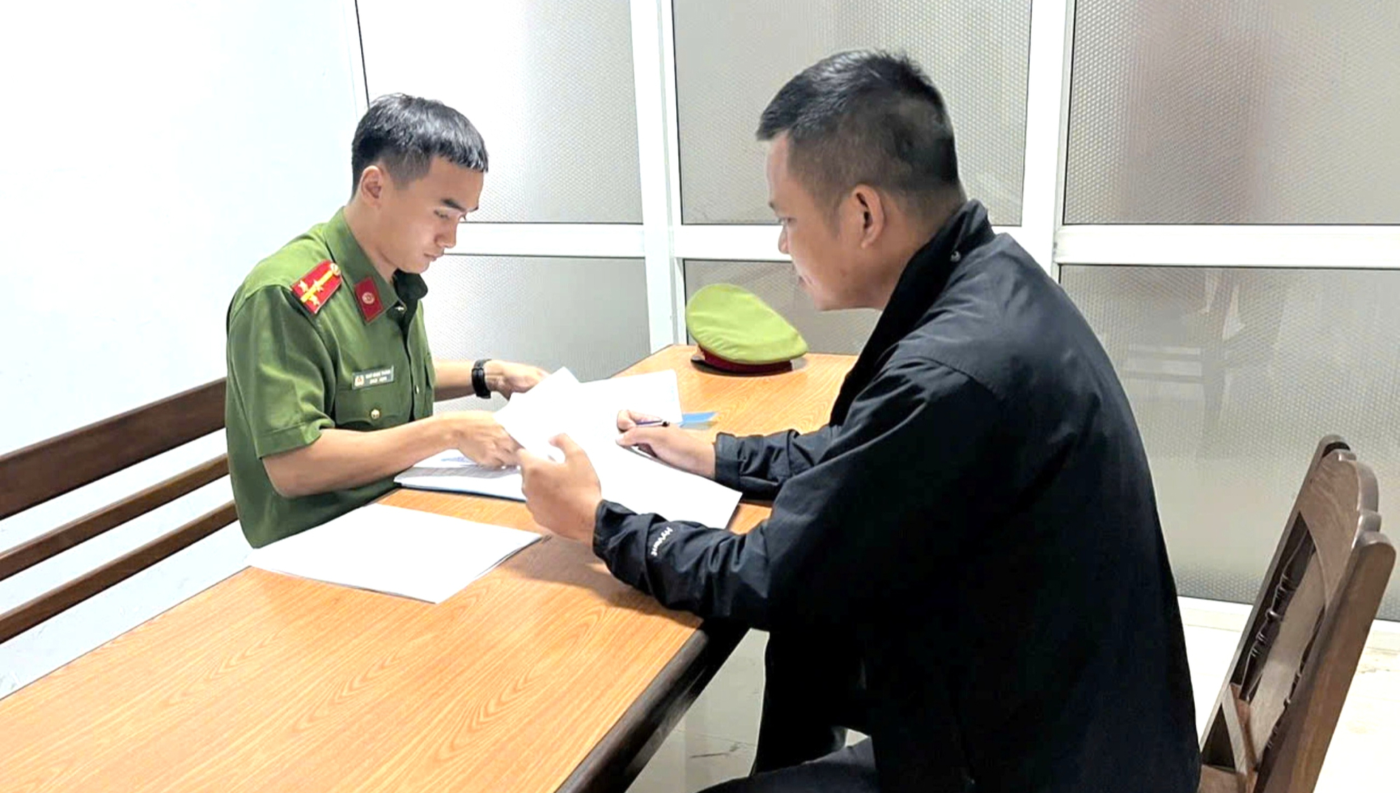 剧本‘吹’空资本，多层次返佣方式，欺骗566名投资者