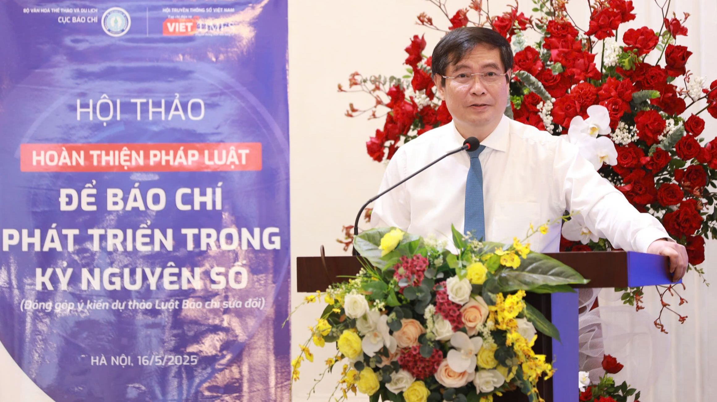 提议禁止综合信息网站和社交媒体自行生产和发布新闻
