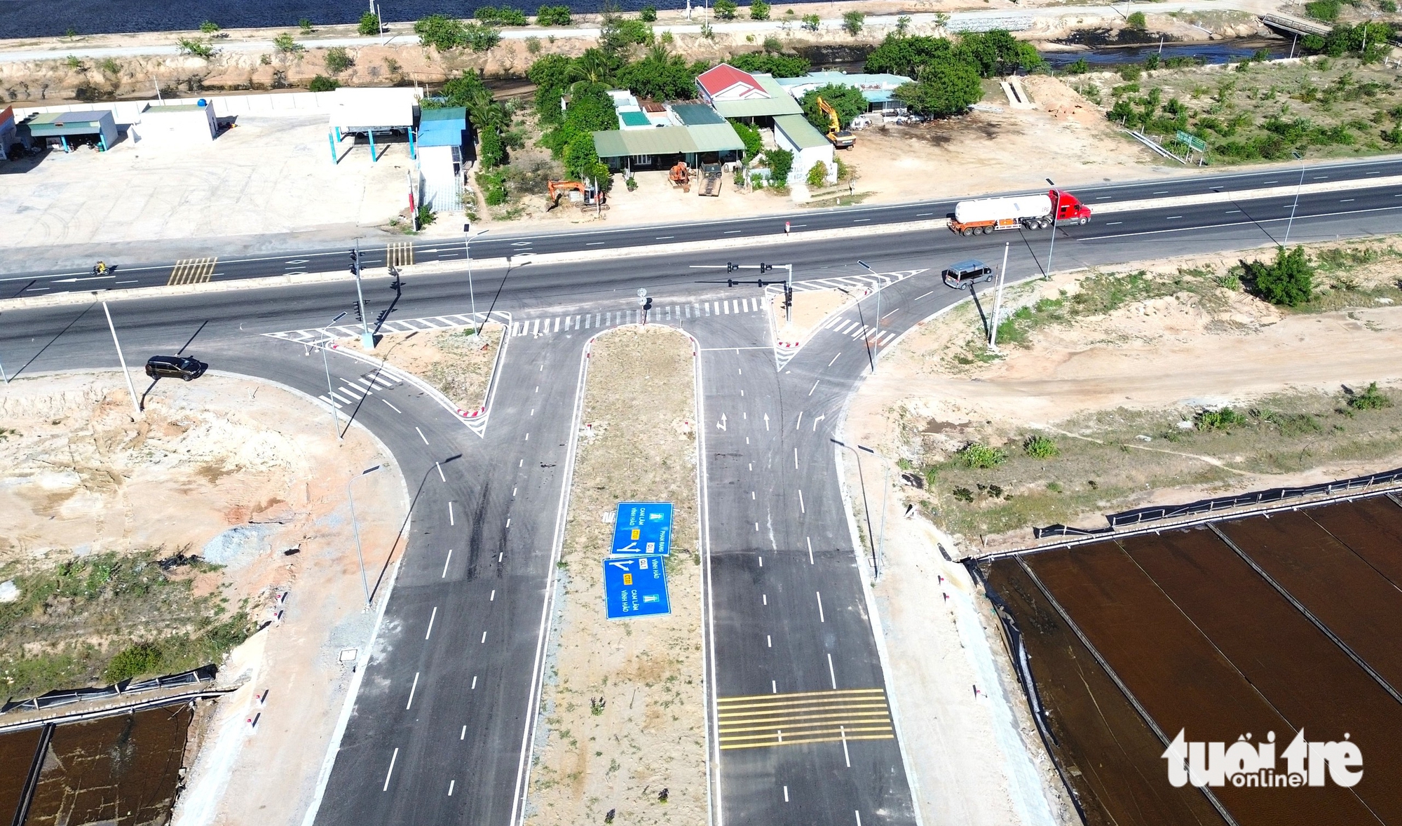 尚未有交汇点，连接Cà Ná海港与Cam Lâm - Vĩnh Hảo高速公路的道路受阻