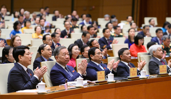 国会开幕，开始审议宪法修正案