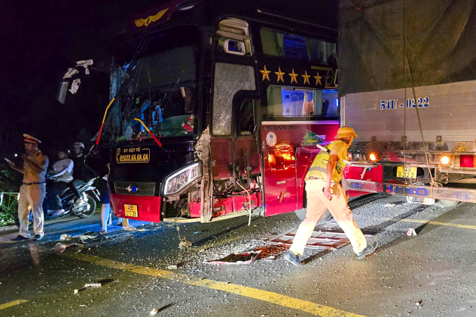 大叻至胡志明市道路事故后拥堵