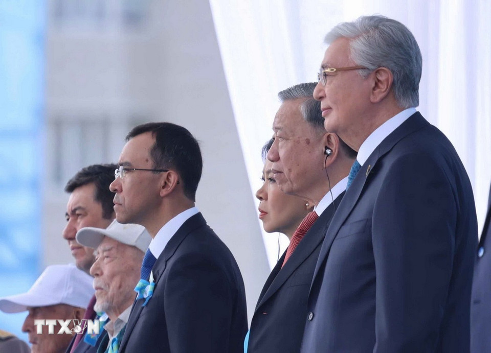 总书记苏林参加哈萨克斯坦胜利日阅兵仪式