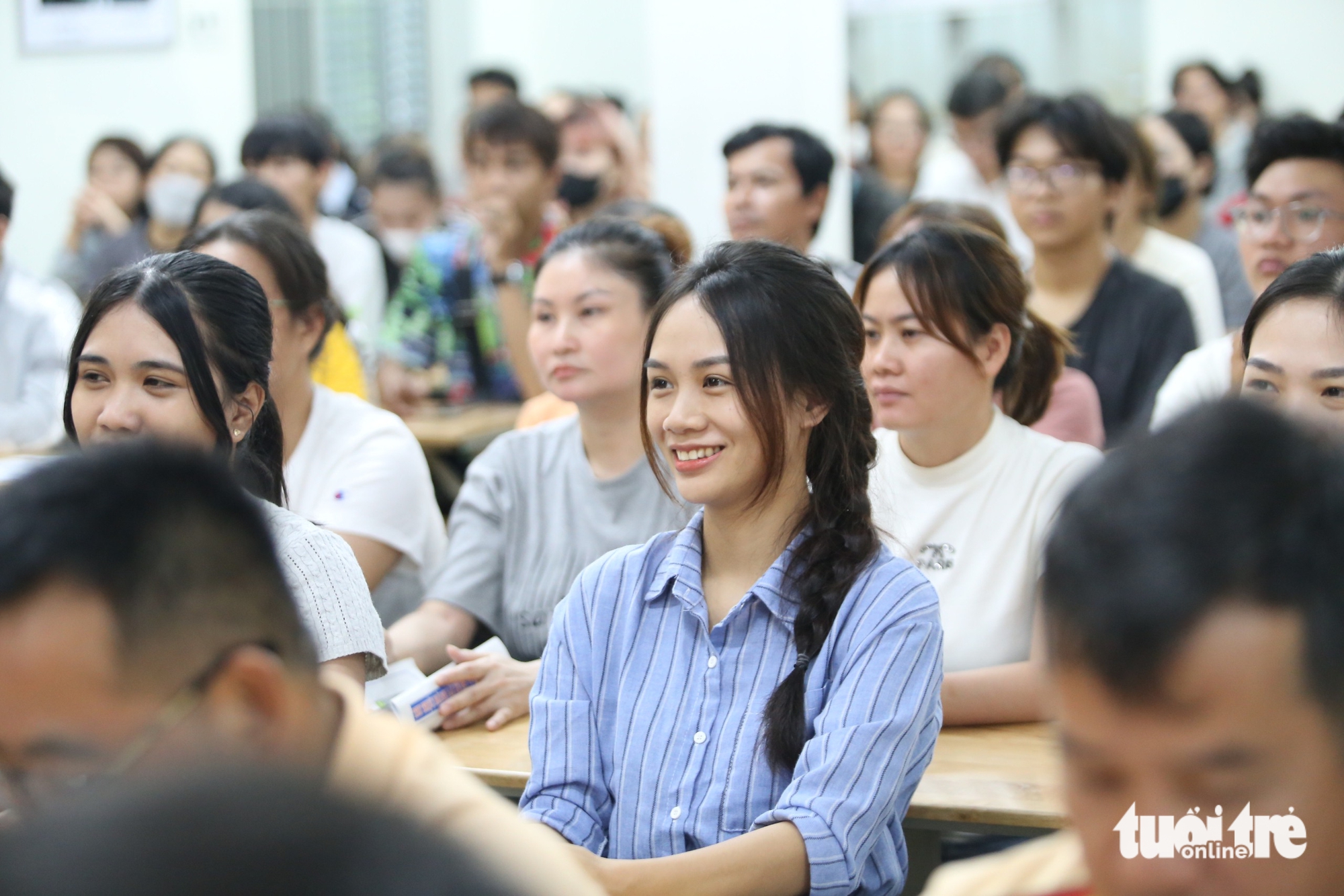在汽车考试后，胡志明市交警首次组织摩托车考试，有300名学员参加