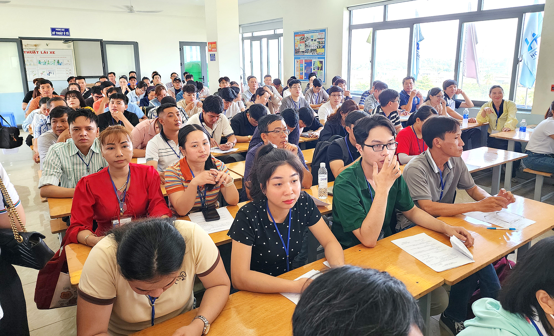 胡志明市交警进行驾驶考试：多项便利，努力解决超过119,000份积压文件