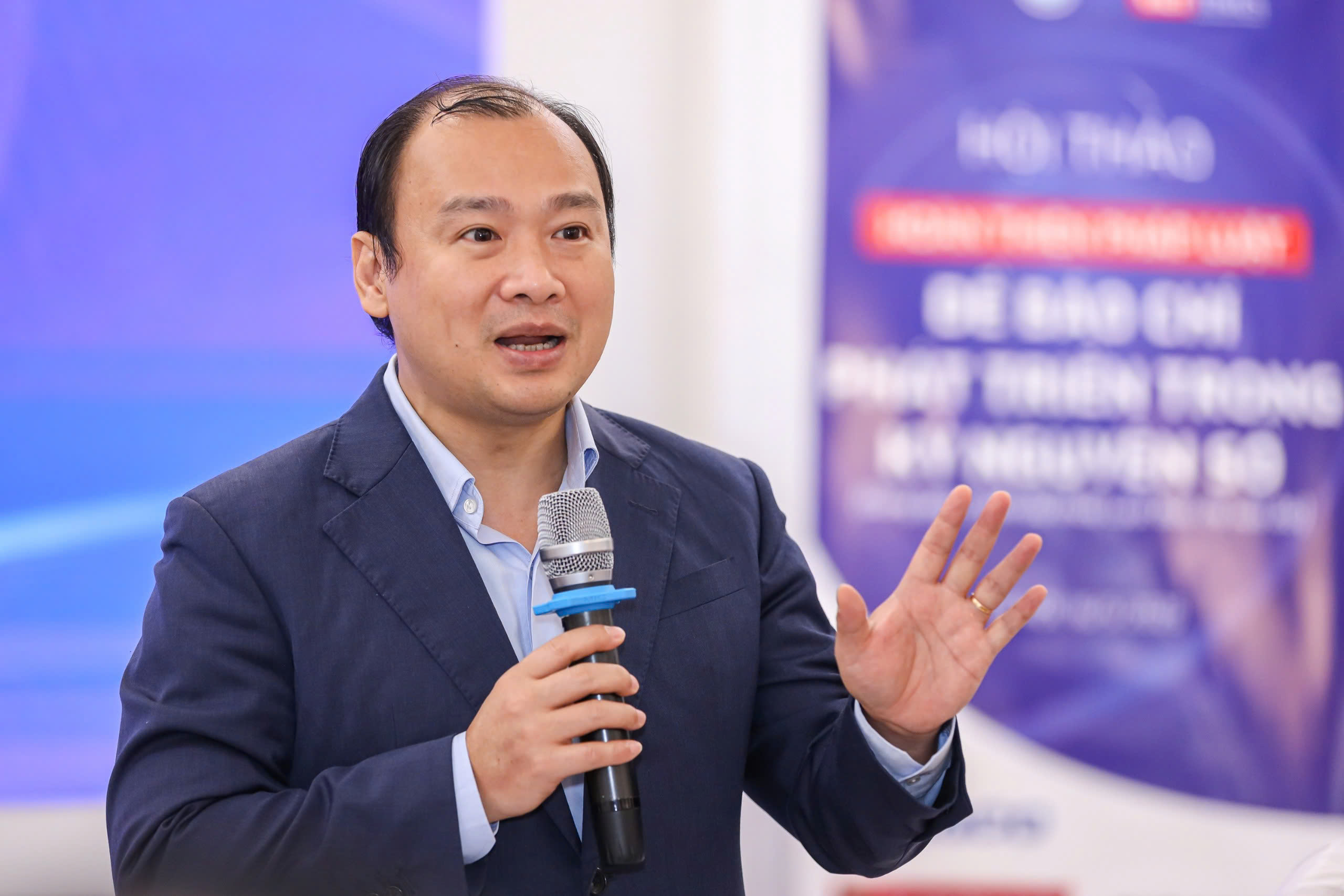 提议禁止综合信息网站和社交媒体自行生产和发布新闻