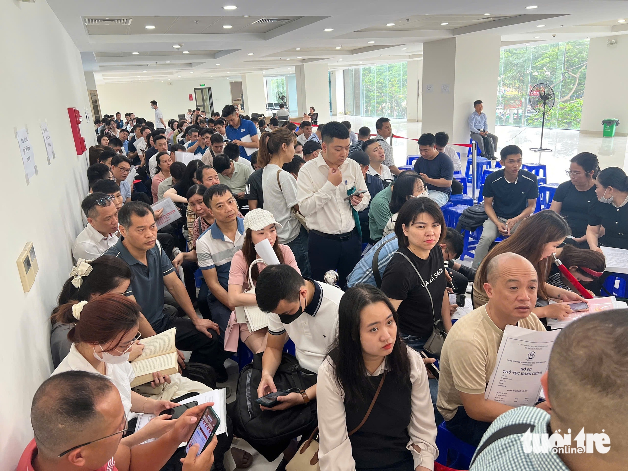 河内解释民众从凌晨排队办理行政手续的原因
