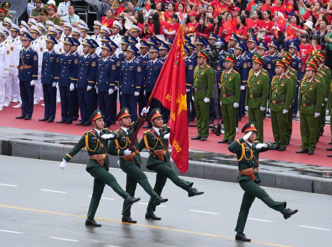 阅兵和群众游行庆祝海防解放70周年