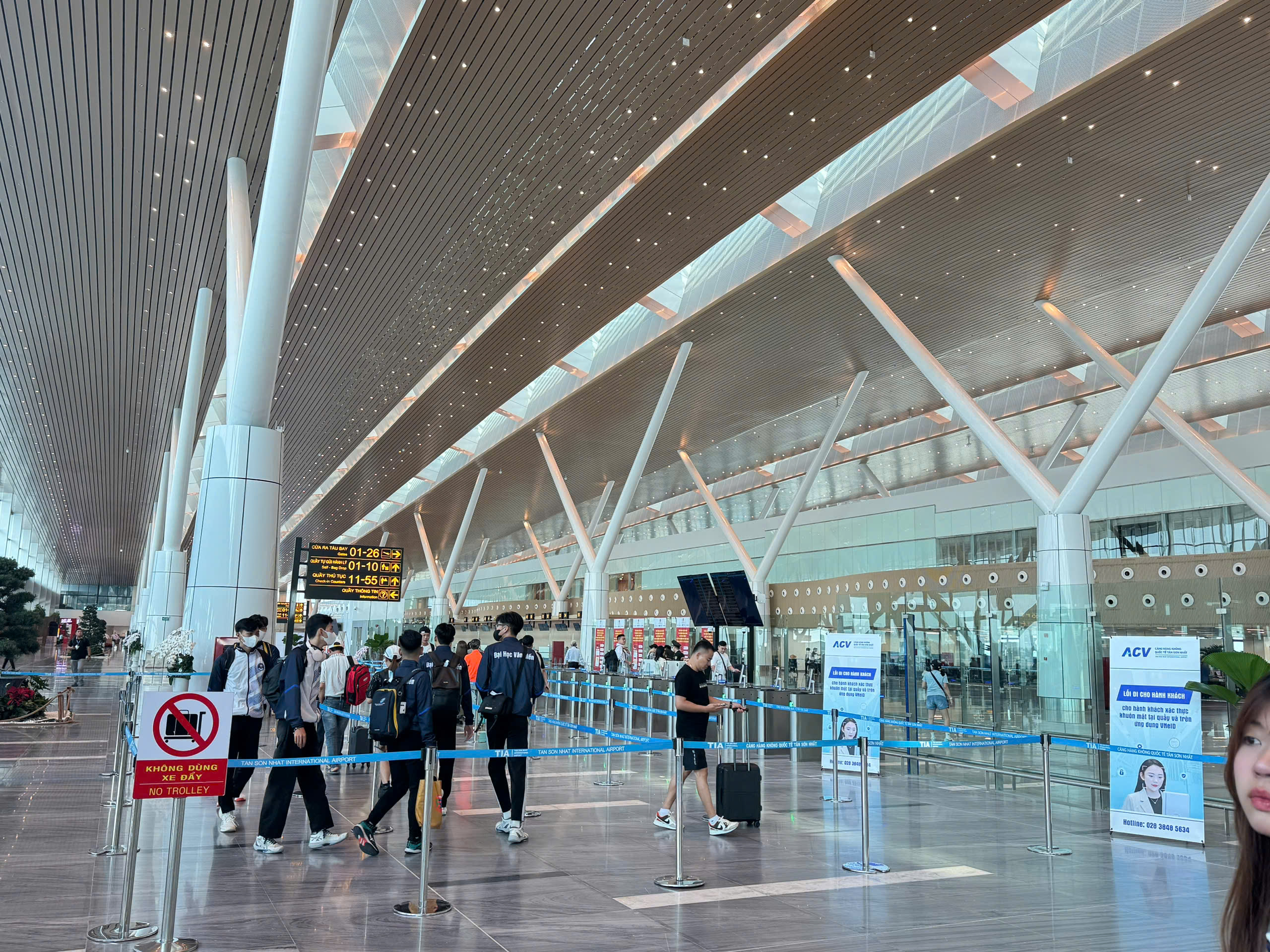 越南航空首日在T3航站楼全面运营：顺利、稳定